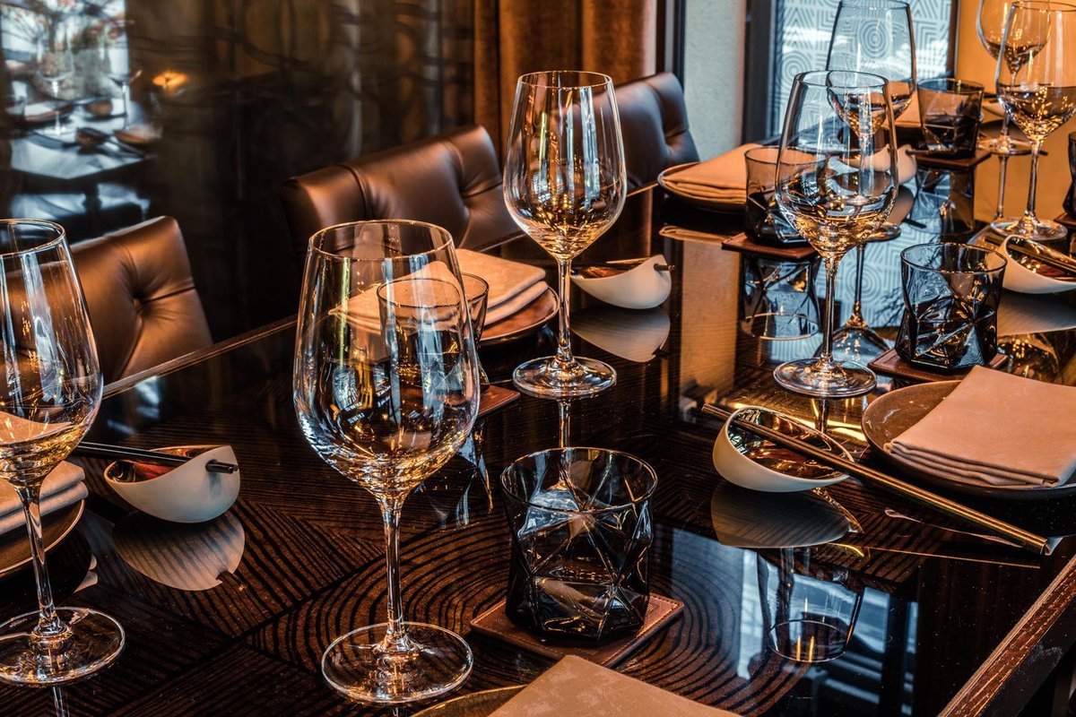 5組高級西餐廳品牌VI設計案例合集，西餐廳品牌vi設計，餐飲vi設計，深圳vi設計，深圳視覺識別系統設計，左右格局