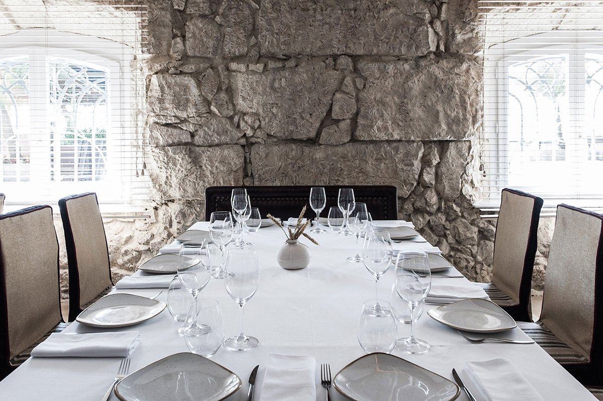 國外高端餐廳應用vi設計 國外高端餐廳應用vi設計,vi設計,餐廳vi設計,高端vi設計,餐廳應用vi設計,深圳vi設計,左右格局