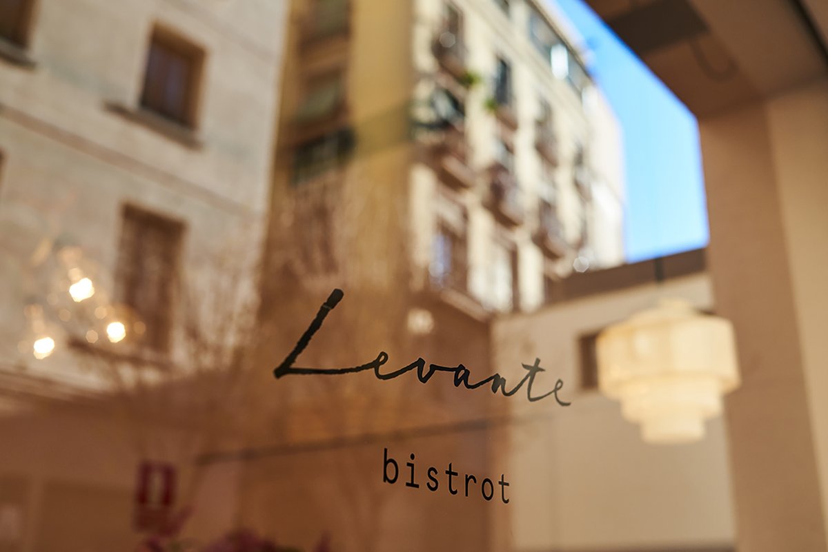 LEVANTE 餐廳vi品牌店面圖形設(shè)計(jì)賞析 LEVANTE 餐廳vi品牌店面圖形設(shè)計(jì)賞析,vi設(shè)計(jì),品牌vi設(shè)計(jì),餐廳vi設(shè)計(jì),圖形設(shè)計(jì),餐廳品牌vi設(shè)計(jì),品牌包裝設(shè)計(jì),深圳vi設(shè)計(jì),左右格局