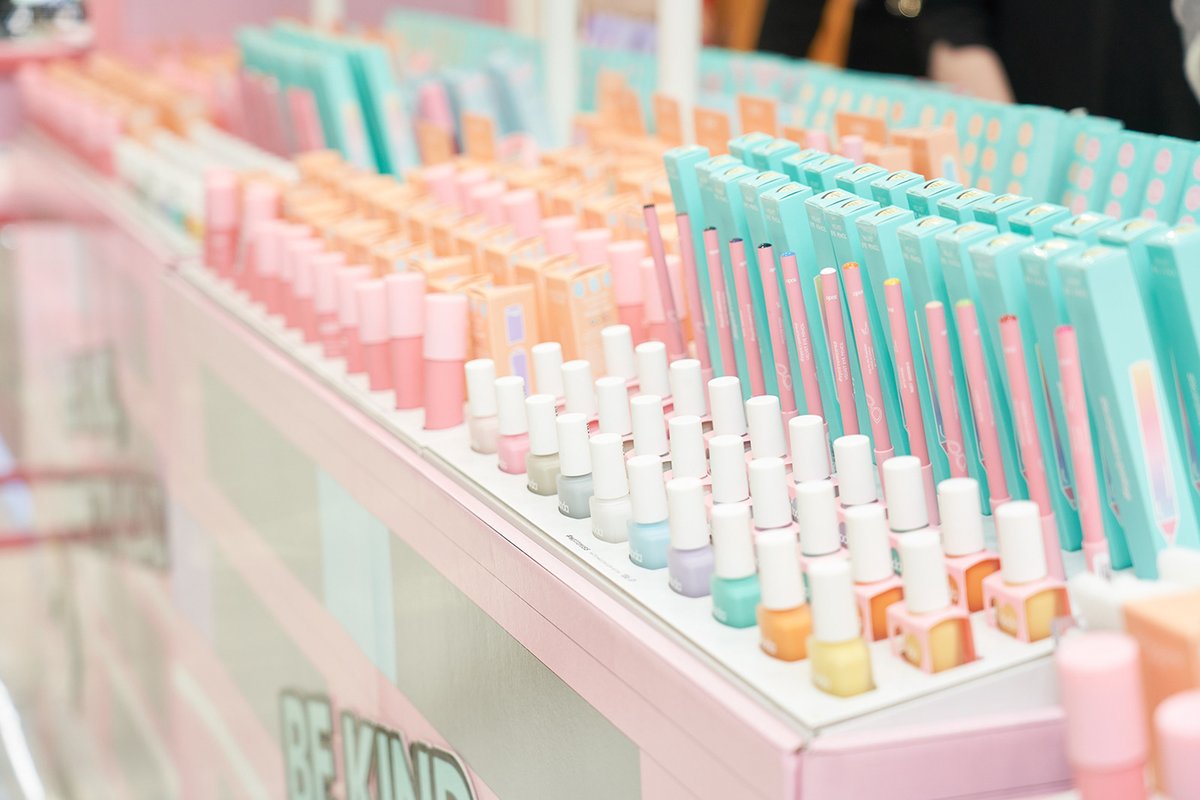 全新Soda化妝品品牌vi設計和圖標設計案例 全新Soda化妝品品牌vi設計和圖標設計案例,vi設計,視覺形象設計,化妝品品牌vi設計,圖標設計,化妝品vi設計,品牌vi設計,vi品牌策劃,深圳vi設計,左右格局