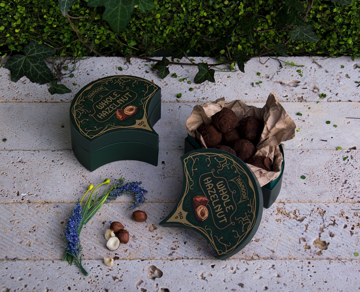 MAMOOR餐廳品牌vi設計——巧克力包裝盒的vi視覺標識 MAMOOR餐廳品牌vi設計——巧克力包裝盒的vi視覺標識,vi設計,餐飲vi設計,餐飲品牌vi設計,快消品vi設計,品牌標識vi設計,品牌vi設計,品牌策劃,深圳vi設計,左右格局