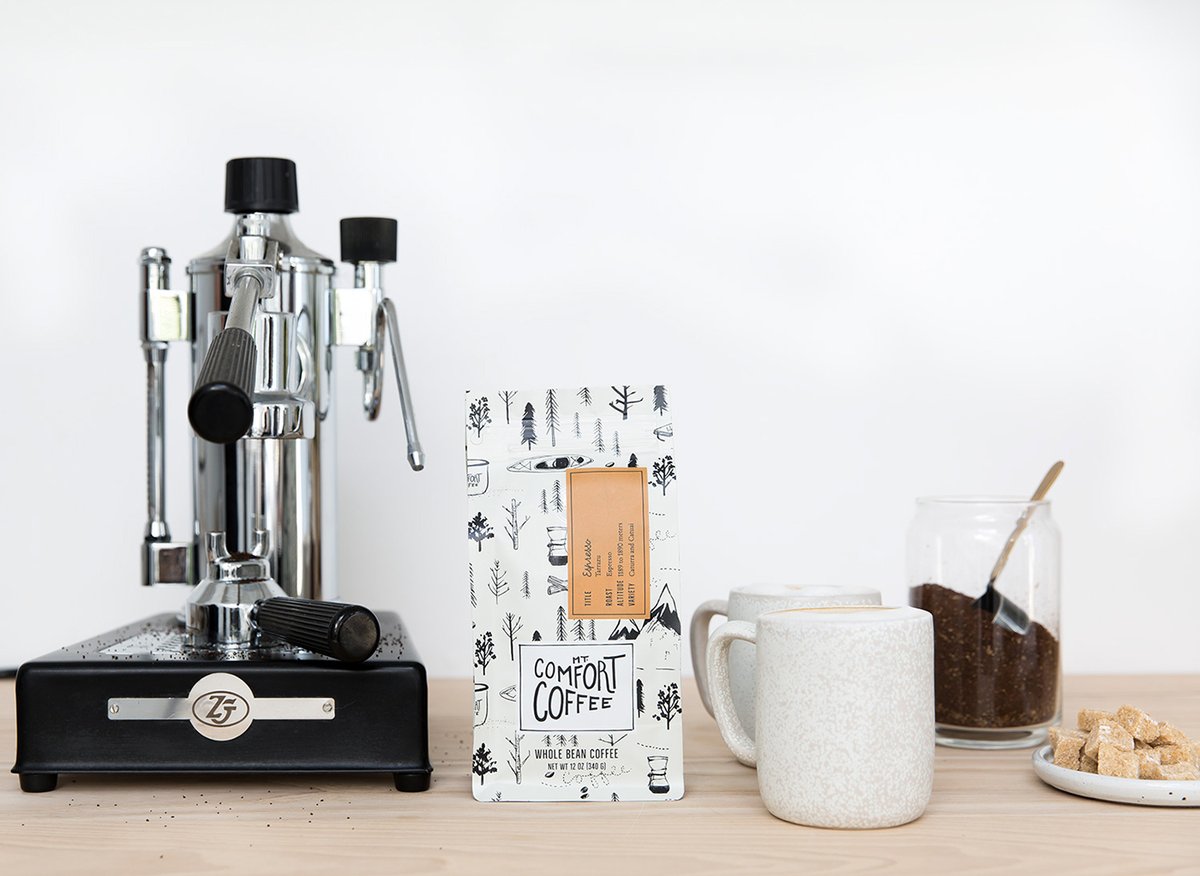 (餐飲)Comfort咖啡品牌vi設(shè)計(jì)——插圖包裝視覺(jué)設(shè)計(jì) (餐飲)Comfort咖啡品牌vi設(shè)計(jì)——插圖包裝視覺(jué)設(shè)計(jì),vi設(shè)計(jì),餐飲vi設(shè)計(jì),餐飲品牌vi設(shè)計(jì),包裝視覺(jué)設(shè)計(jì),品牌標(biāo)識(shí)vi設(shè)計(jì),品牌vi設(shè)計(jì),品牌策劃,深圳vi設(shè)計(jì),左右格局