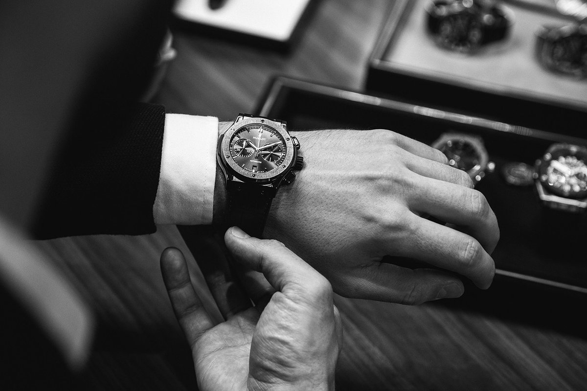 LCW豪華禮賓和精品店vi設(shè)計(jì)——燙金logo的視覺(jué)識(shí)別案例 LCW豪華禮賓和精品店vi設(shè)計(jì)——燙金logo的視覺(jué)識(shí)別案例,品牌vi設(shè)計(jì),精品店vi設(shè)計(jì),vi視覺(jué)識(shí)別,深圳品牌策劃,深圳vi設(shè)計(jì),左右格局