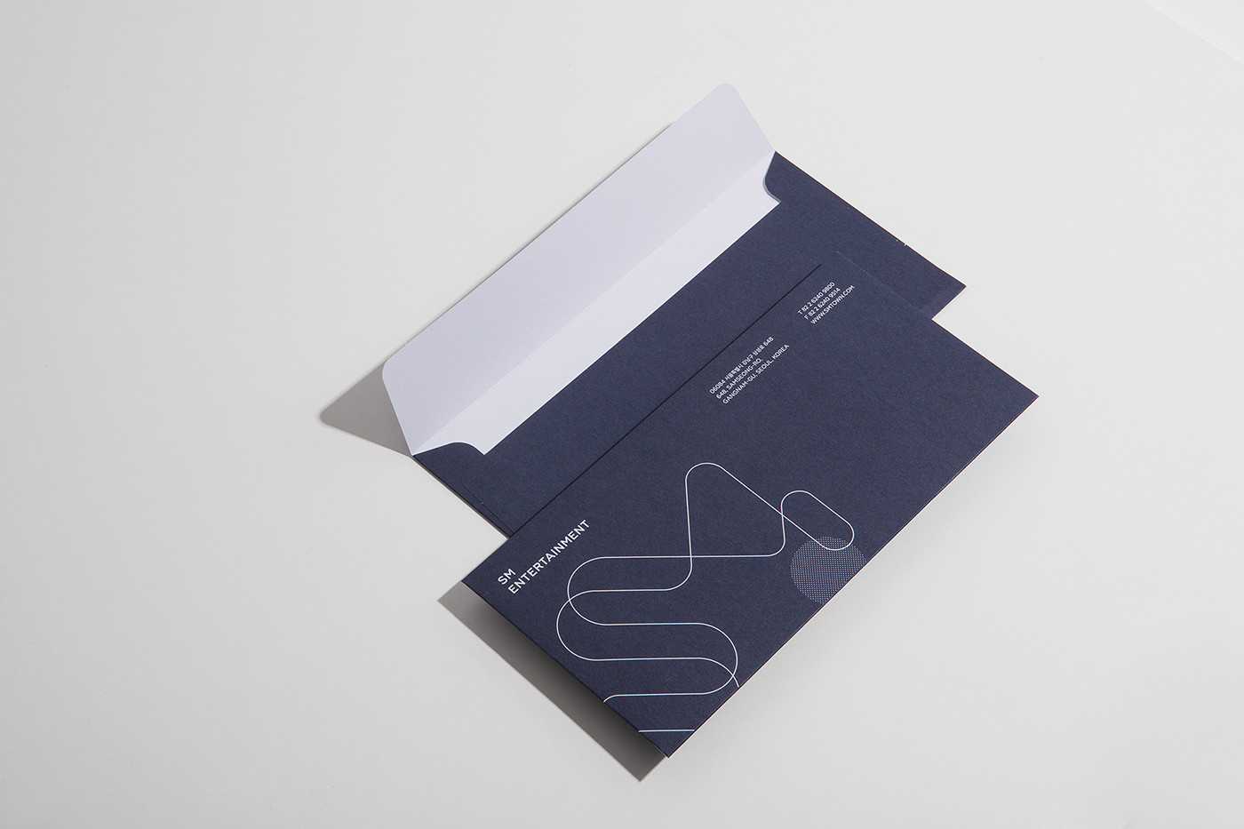 SM娛樂公司vi設(shè)計與視覺形象設(shè)計案例，企業(yè)vi設(shè)計，視覺形象設(shè)計，品牌視覺設(shè)計，深圳vi設(shè)計，左右格局