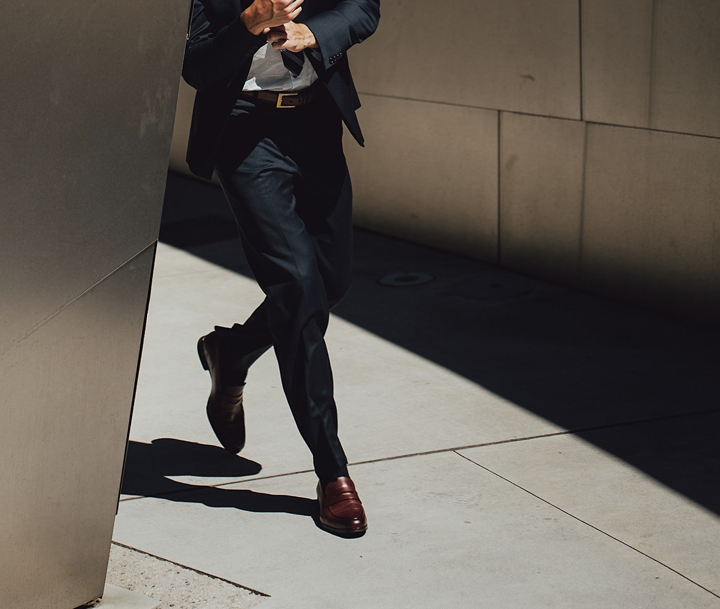 高級定制Wolf Shepherd皮鞋品牌VI設計——企業品牌戰略升級，服飾VI設計，品牌形象設計，品牌戰略升級，深圳VI設計，左右格局