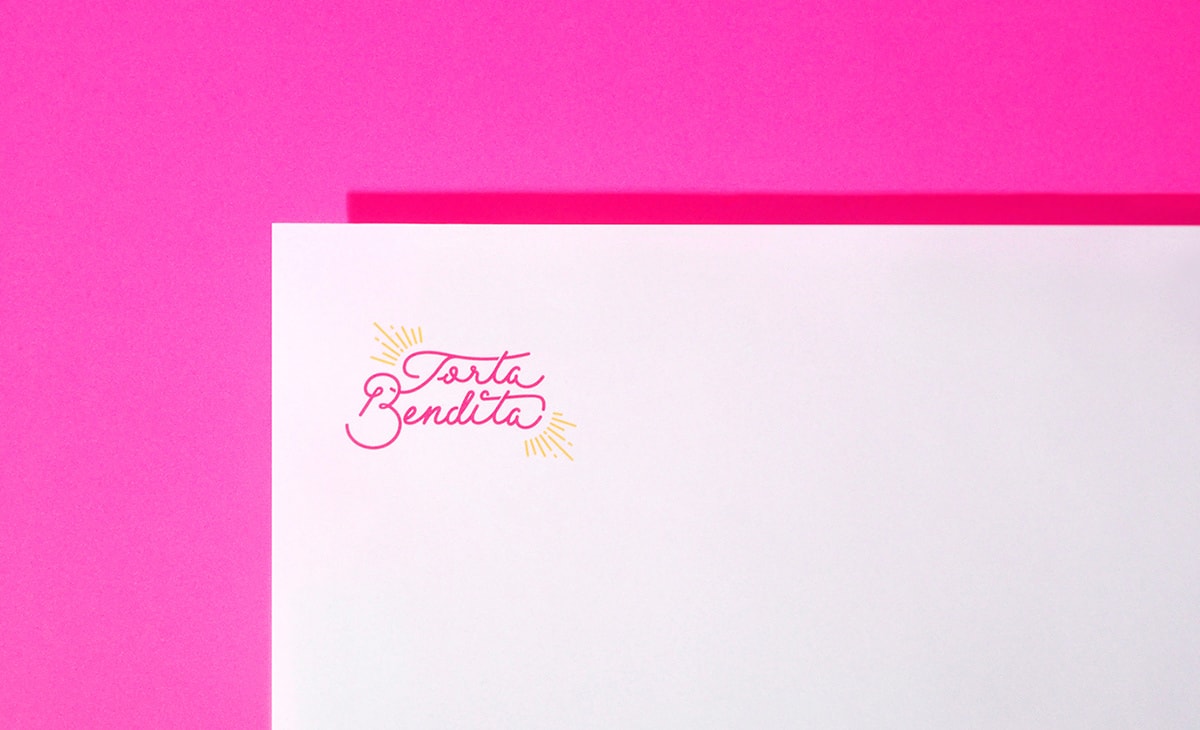 墨西哥Torta Bendita食品蛋糕店品牌VI形象設(shè)計欣賞 墨西哥Torta Bendita食品蛋糕店品牌VI形象設(shè)計欣賞,食品VI設(shè)計,食品包裝設(shè)計,食品品牌設(shè)計,深圳VI設(shè)計,左右格局