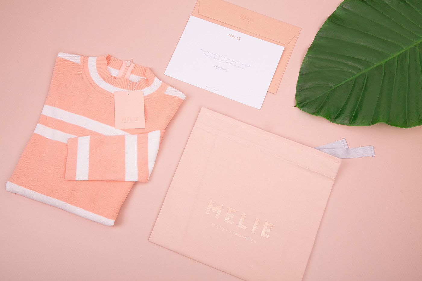 服飾VI設(shè)計，服裝品牌全案策劃，深圳VI設(shè)計，左右格局