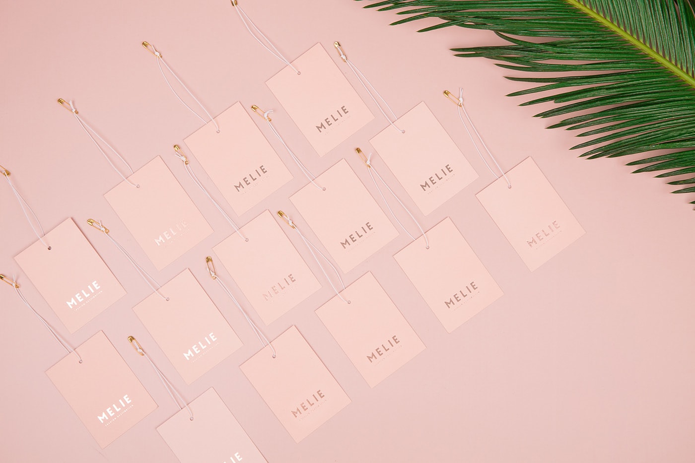 服飾VI設(shè)計，服裝品牌全案策劃，深圳VI設(shè)計，左右格局