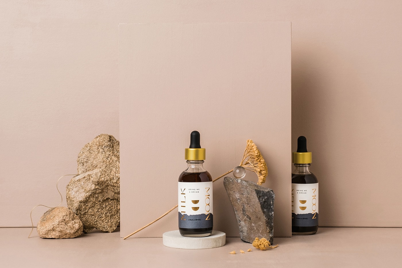 Milk Moon 女性藥妝化妝品品牌VI形象設計 化妝品VI設計,VI形象設計,深圳VI設計,左右格局