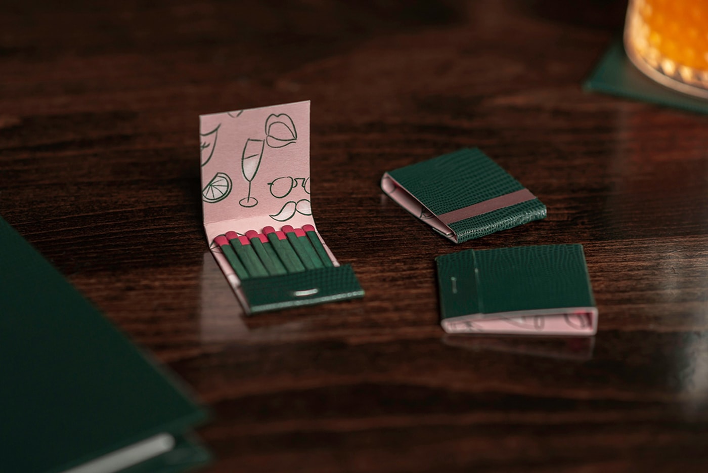 奢華知名(餐飲)雞尾酒吧品牌VI標識設計 奢華知名(餐飲)雞尾酒吧品牌VI標識設計,餐飲VI設計,酒吧標識設計,VI形象設計,左右格局